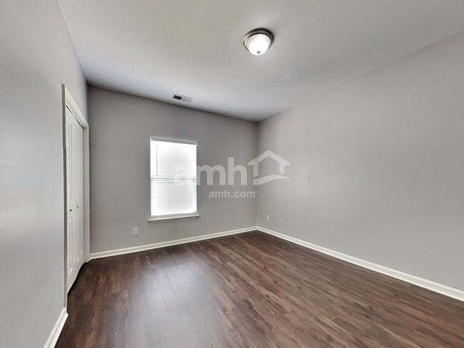 Building Photo - 621 English Oak Cir