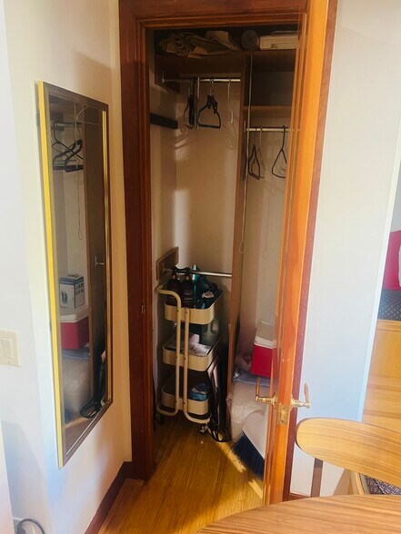 Closet - 8420 Lookout Mountain Ave