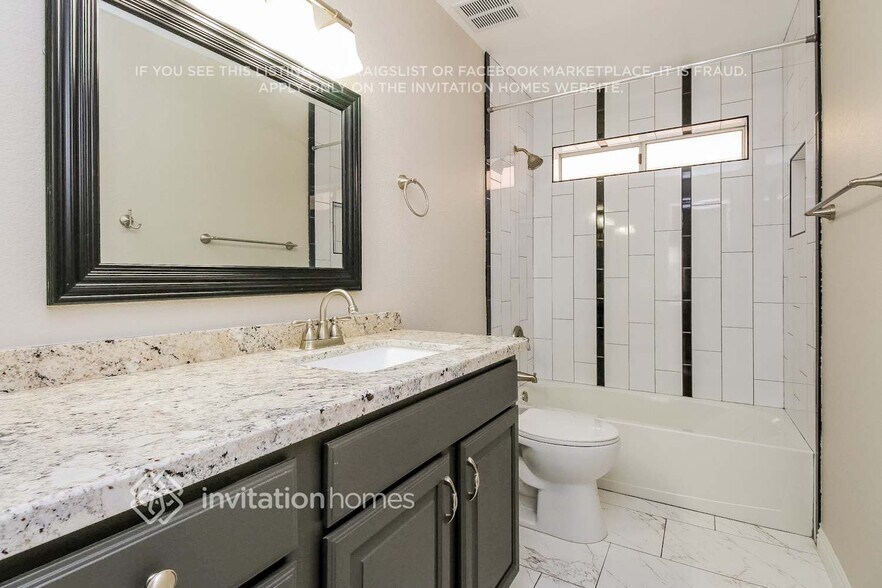 Building Photo - 414 S Lake Mirage Dr