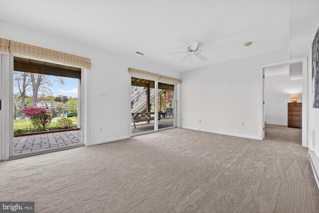 Building Photo - 928 Waterview Dr
