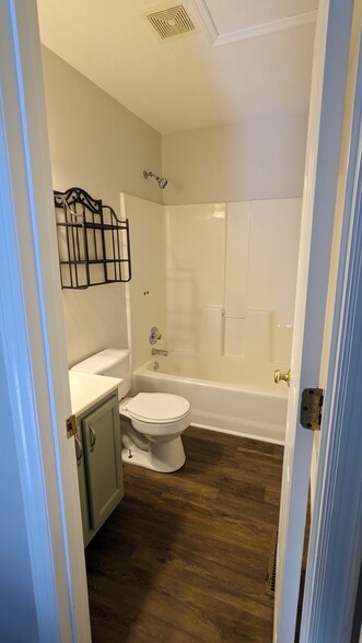 Building Photo - 711 Panther Creek Ct
