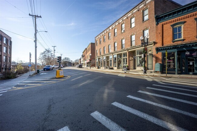 Building Photo - 44 E Main St