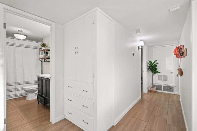 Building Photo - 3207 N 69th Pl