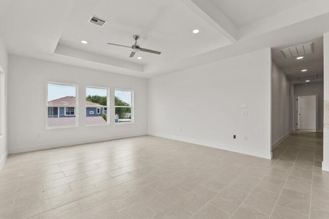 Building Photo - 512 2nd St