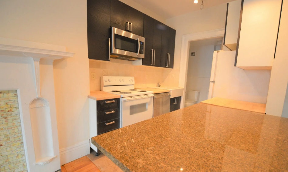 Building Photo - 851 Beacon St