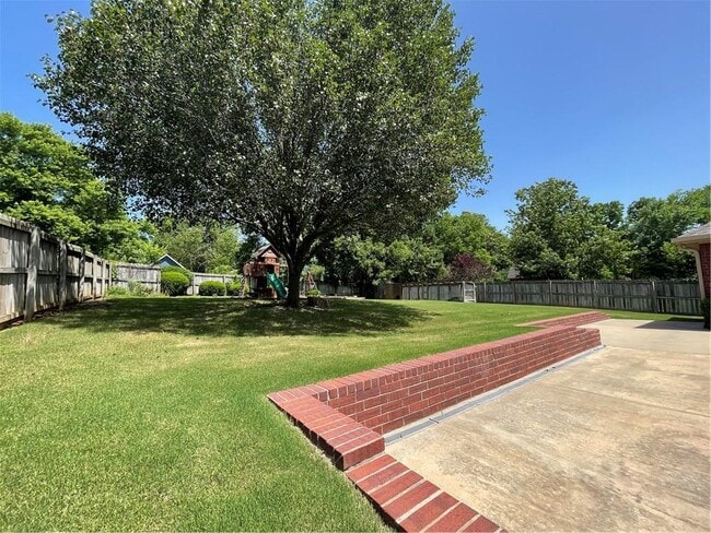 Building Photo - 2770 N Ashbrook Dr