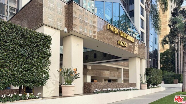 Building Photo - 10724 Wilshire Blvd
