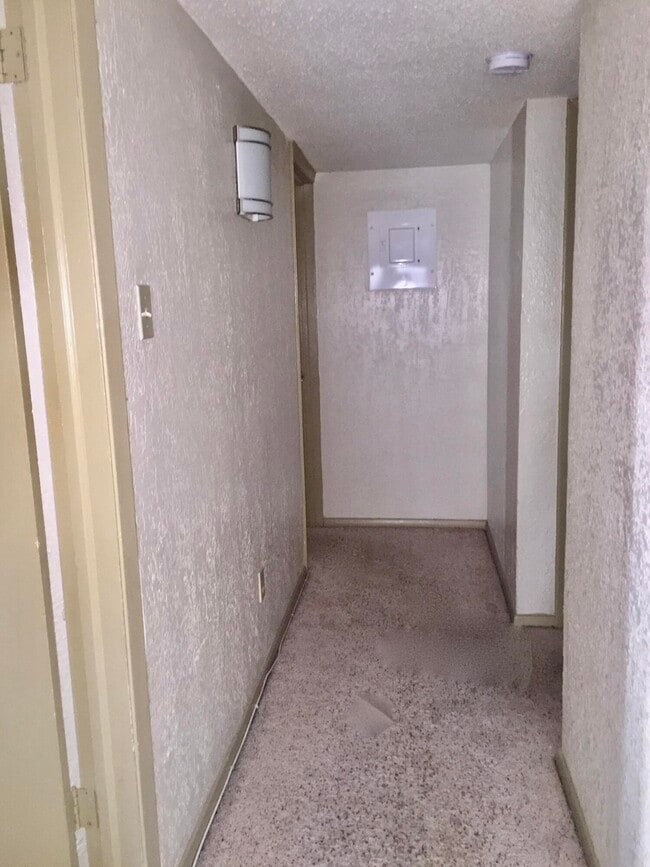 Building Photo - 4433 N Stanton St