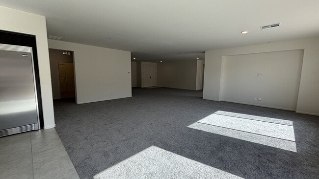 Building Photo - One Story 6-bedroom Home with Attached Casita