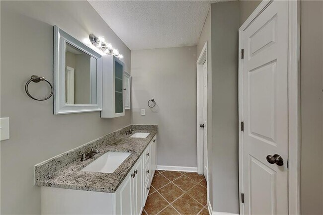 Building Photo - 360 Warrenton Dr