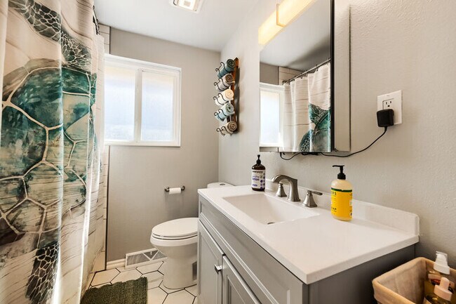 Building Photo - 2118 Monteagle St