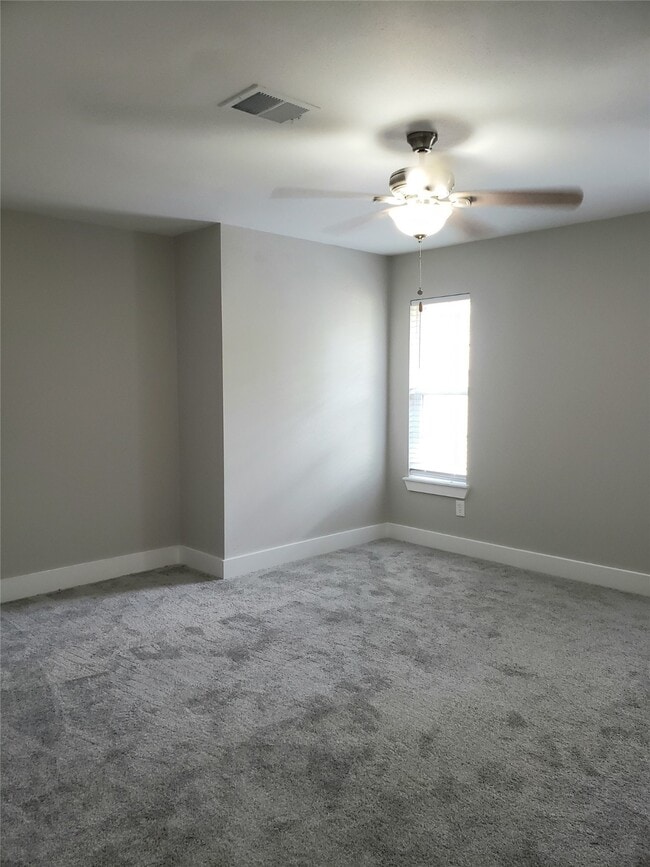 Building Photo - 3922 Green Crest Dr