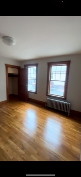 Building Photo - 117 Perry Ave