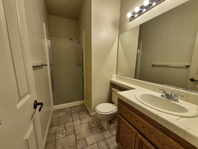 Building Photo - Adorable Spacious 3 Bdrm 3 Bath Home