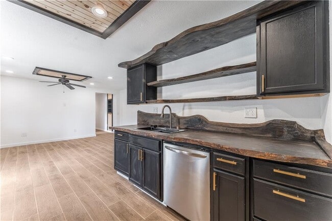 Building Photo - 15316-15312 W Will Rogers Dr