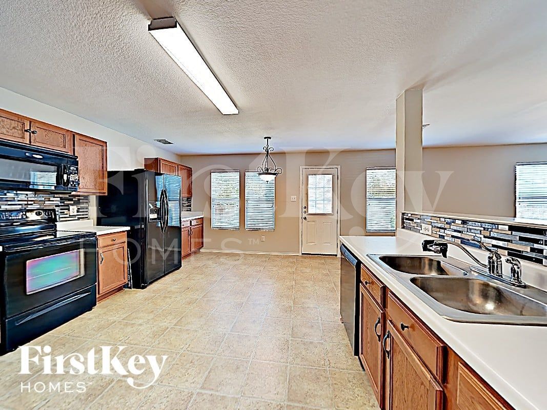 Building Photo - 716 Wrigley Dr