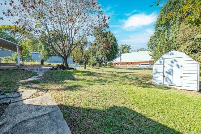 Building Photo - 1310 E North St