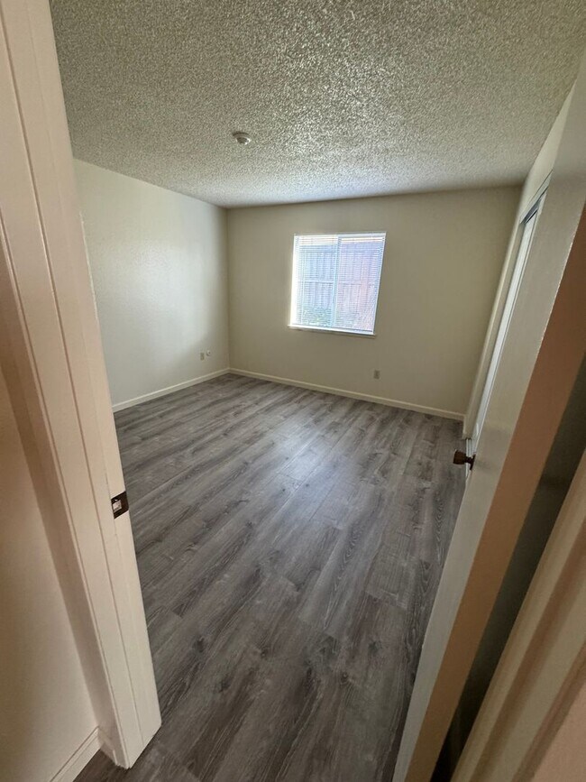 Building Photo - z6850Countryclubdr