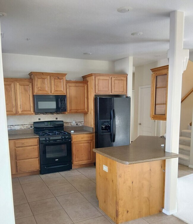 Building Photo - RENT REDUCED: Mt Elden Villas: Large Townhome - 3 Bedroom 2.5 Bath - $2,750