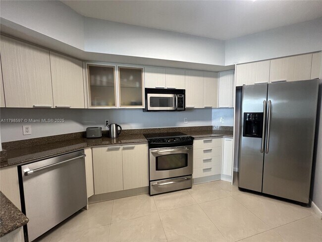 Building Photo - 16699 Collins Ave