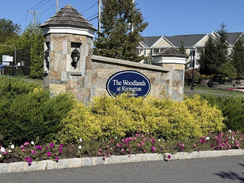 Primary Photo - 8 Brentwood Cir