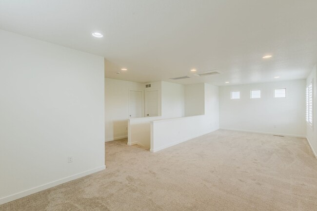 Building Photo - 2656 Champagne Ave