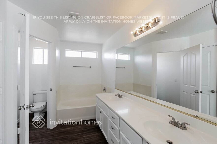 Building Photo - 4027 S Kirby St