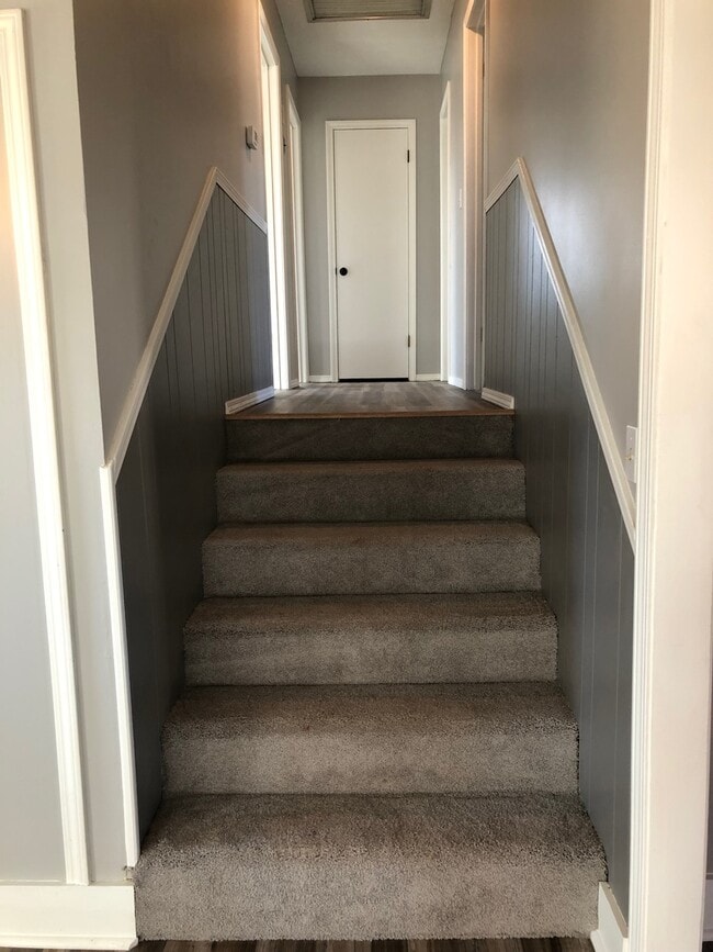 Building Photo - Beautiful  4 bedroom Remodeled Home in Ravenwood  Springfield MO