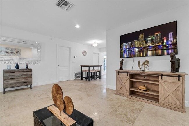 Building Photo - 3338 Taft St