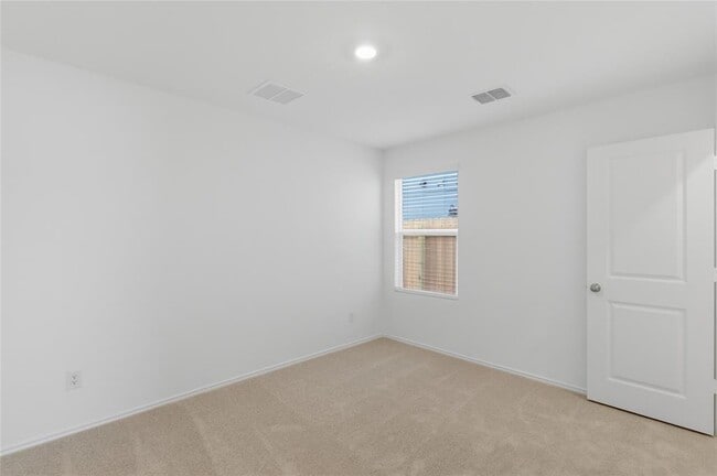 Building Photo - 596 Sormonne Lp