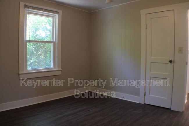 Building Photo - 509 5th St