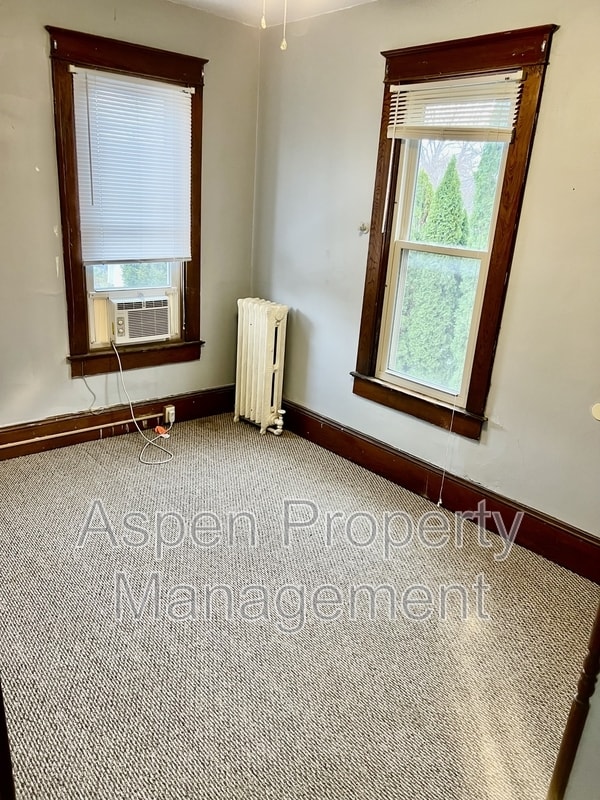 Building Photo - 1626 Dodge St