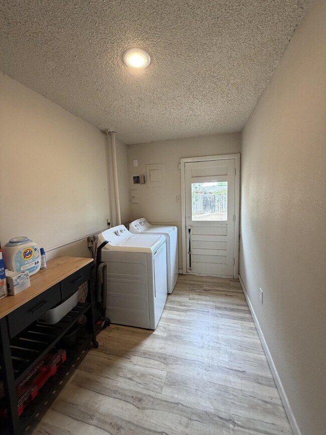 Building Photo - Spacious 4 Bed 2 bath in Central Lubbock!