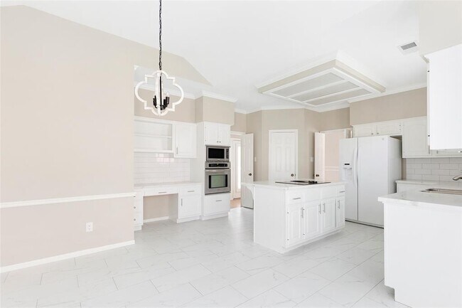 Building Photo - 3306 Redwood Lake Dr
