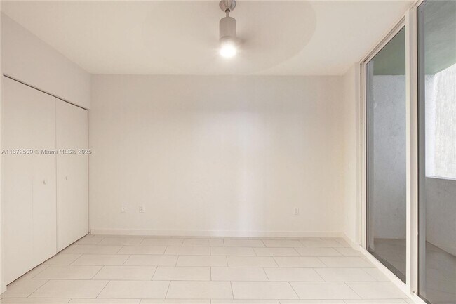 Building Photo - 1756 N Bayshore Dr