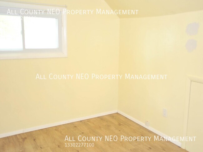 Building Photo - 2360 Giffels Dr