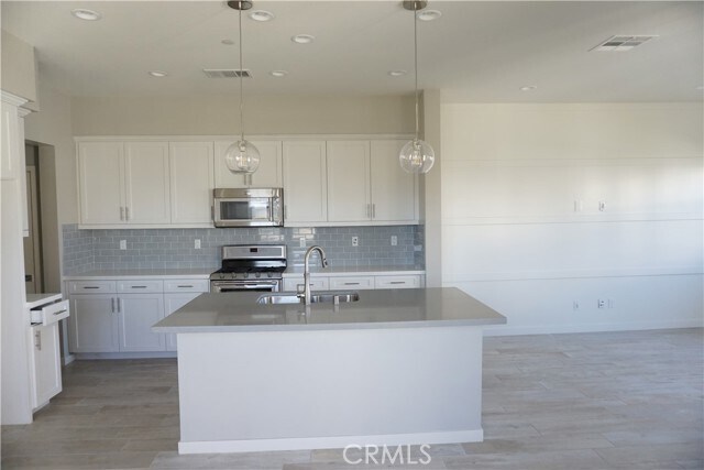 Building Photo - 163 Patria