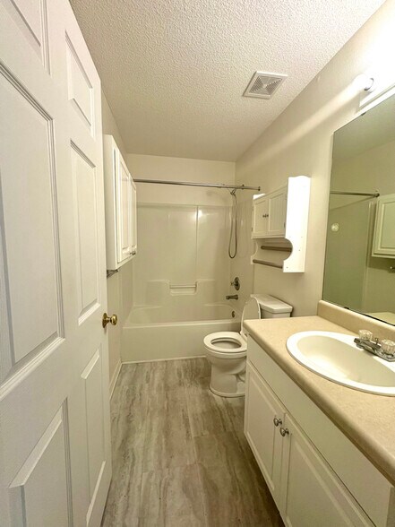 Building Photo - 6879 Cedar Ridge Cir