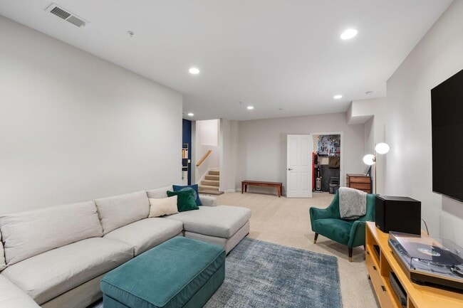 Building Photo - 1008 Portland Ave