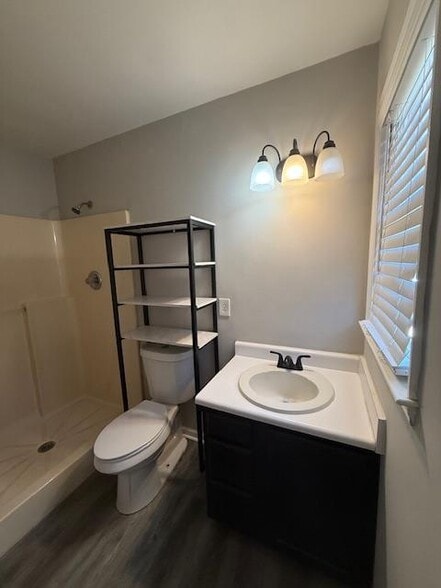 Building Photo - 9140 Hillsville Rd