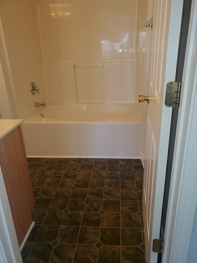 Building Photo - 2472 Redmayne Ln