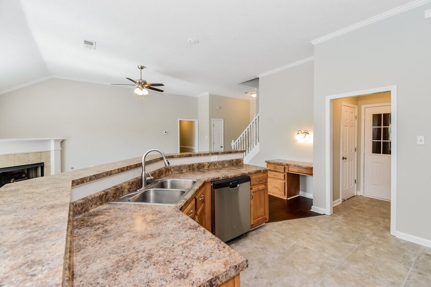 Building Photo - 145 Cameron Dr