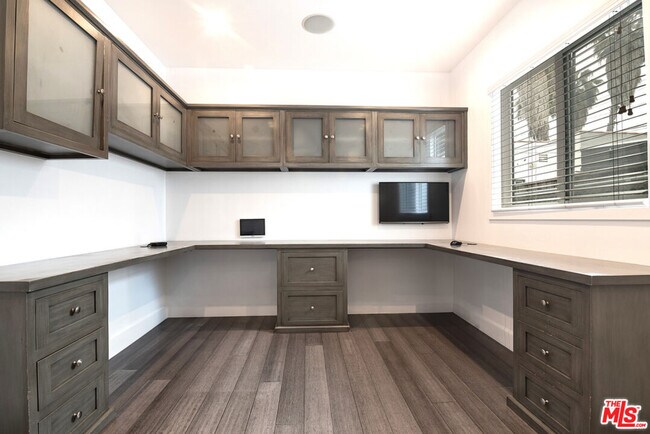 Building Photo - 616 N Formosa Ave