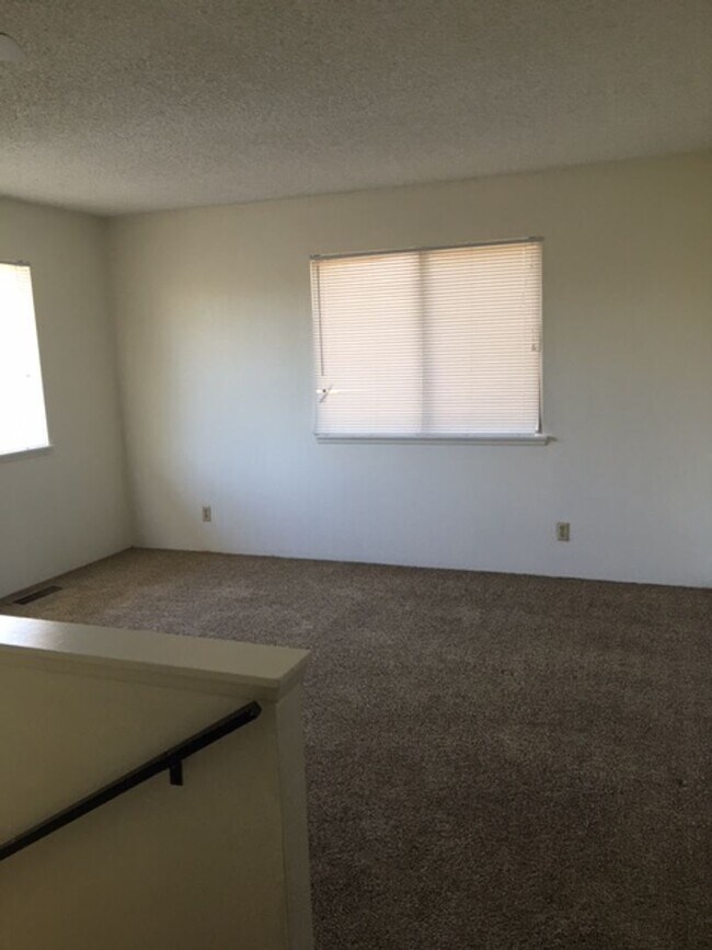 Building Photo - Downtown home with loft and exposed beam ceilings.