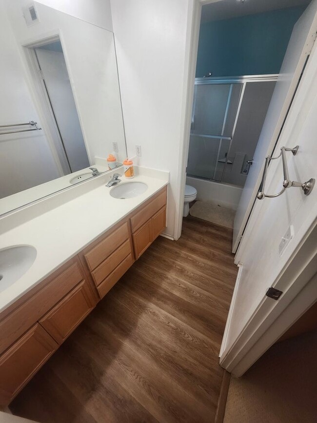 Building Photo - Beautiful two-story in Hunter's Ridge