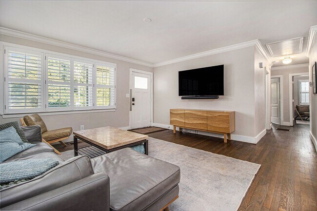 Building Photo - Fully Renovated Smart Home | EV Ready | Au...