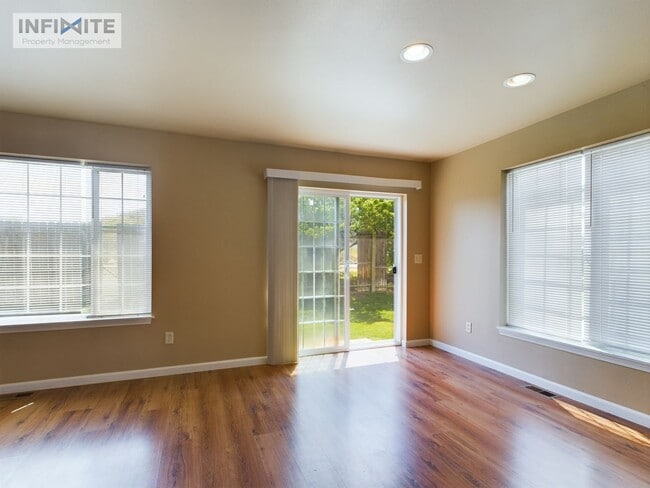 Building Photo - End Unit 3 Bedroom Condo in Bozeman