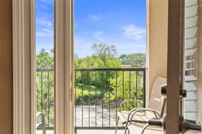 Building Photo - 1410 Hurley Dr