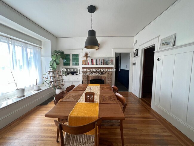 Building Photo - CHARMING 2 BEDROOM /1 BATHROOM HOME W/LOTS...