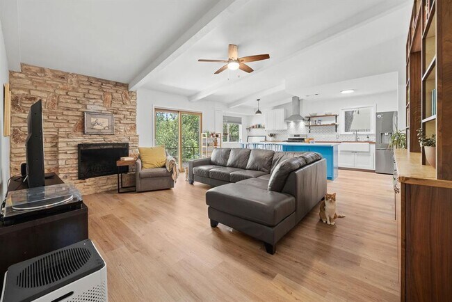 Building Photo - 5206 Suburban Dr